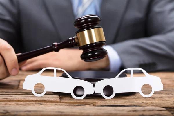 How a Houston Car Accident Lawyer Can Maximize Your Settlement