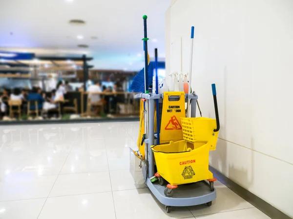 How a Reliable Commercial Cleaning Team Boosts Workplace Productivity