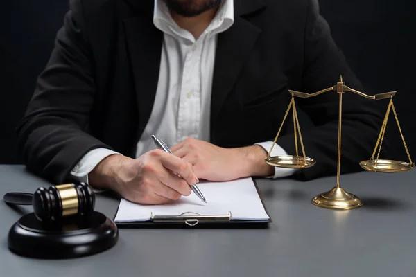 Managing Poor Employee Performance Without Legal Risks